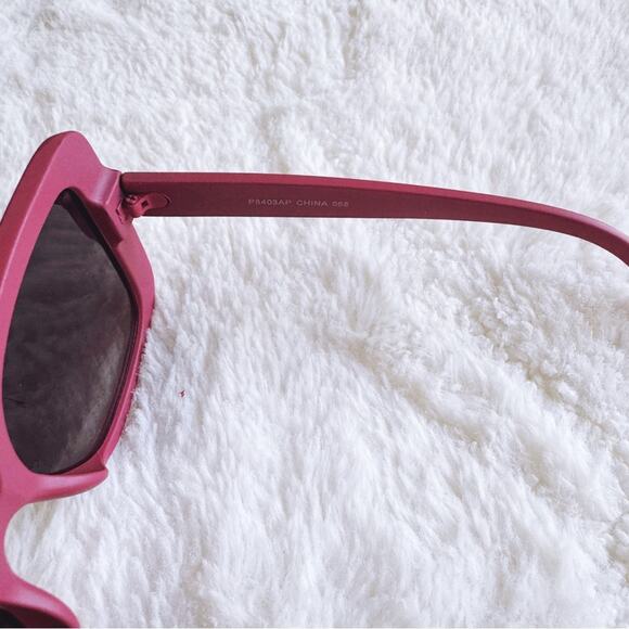 Eva Red Square-Framed Sunglasses - Picture 5 of 14